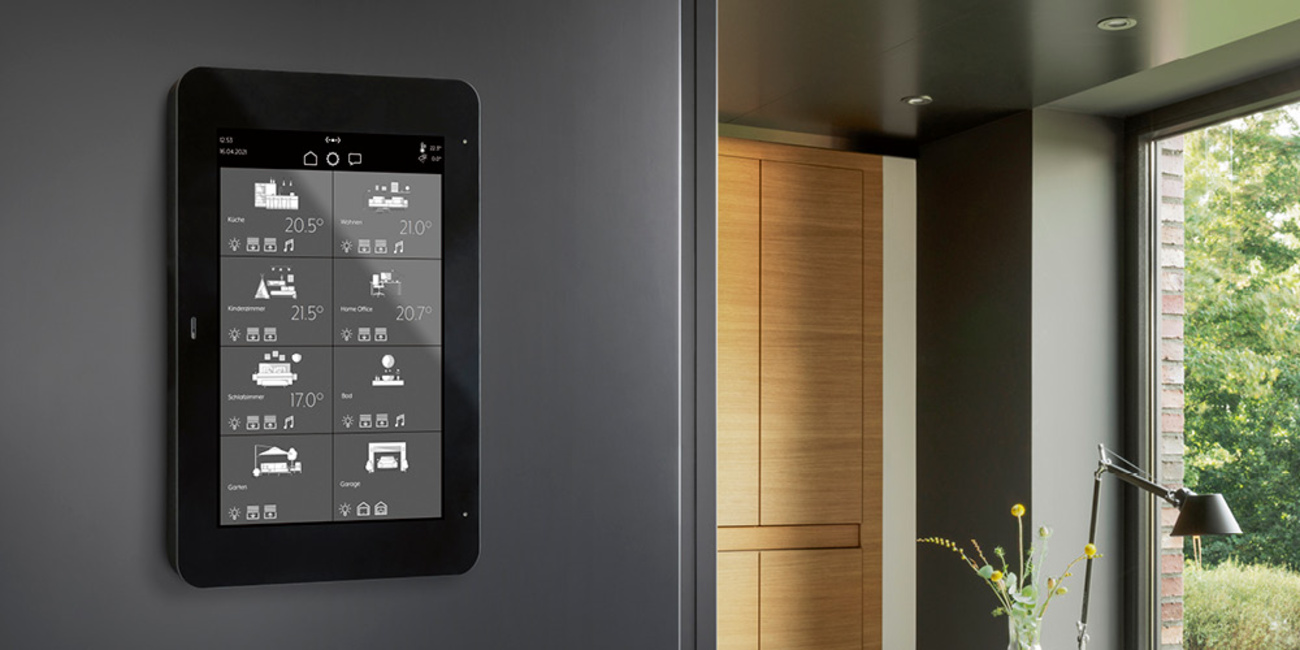 JUNG Smart Panel 8 bei Elektro-Datz GmbH & Co. KG in Neu-Anspach