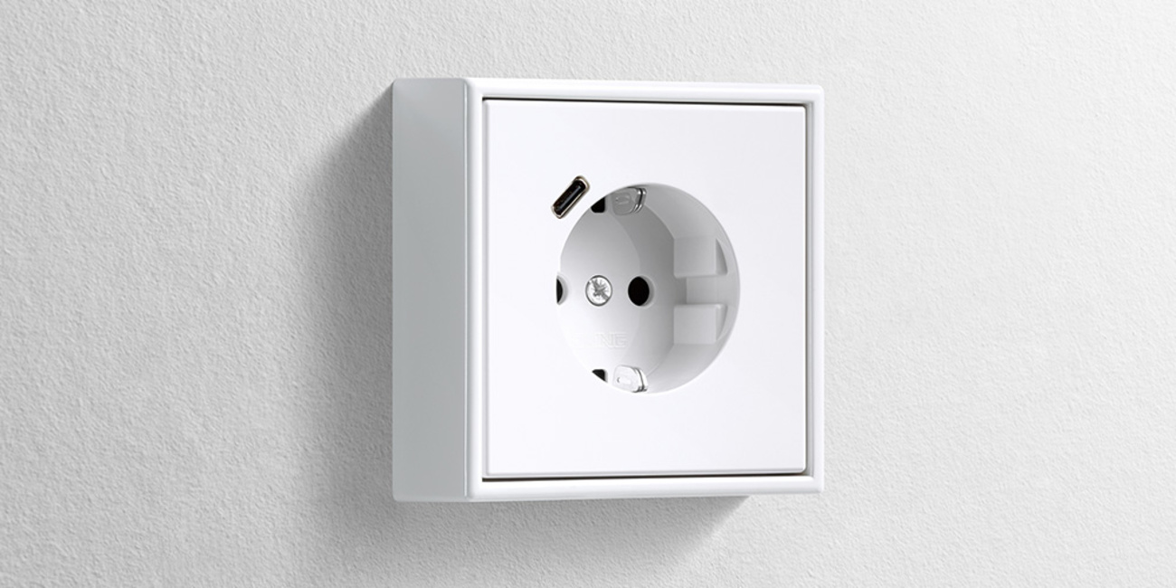 Erweiterter Anschlussraum für die Nachrüstung bei Elektro-Datz GmbH & Co. KG in Neu-Anspach
