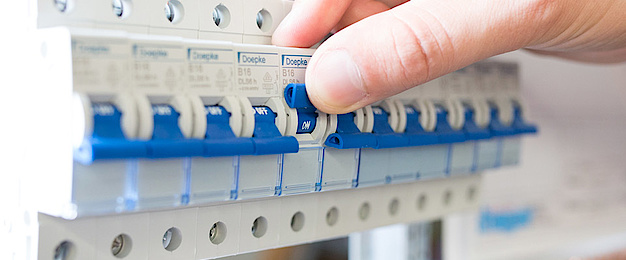 Schalt­schrank­bau bei Elektro-Datz GmbH & Co. KG in Neu-Anspach